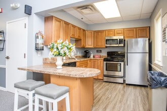 Village Green in Baldwinsville, NY - Foto de edificio - Interior Photo