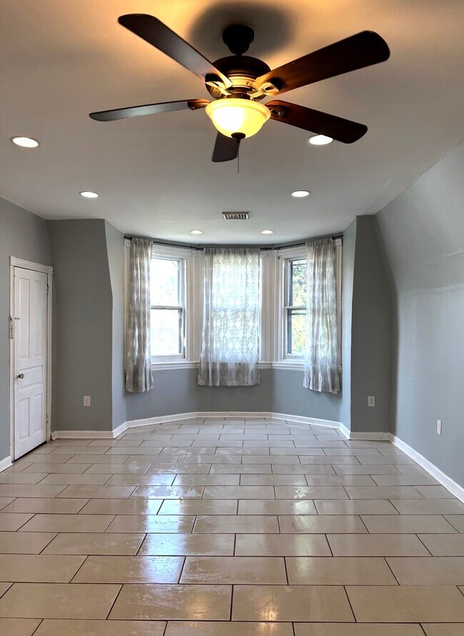 4909 Cedar Ave, Unit #3 in Philadelphia, PA - Building Photo - Building Photo
