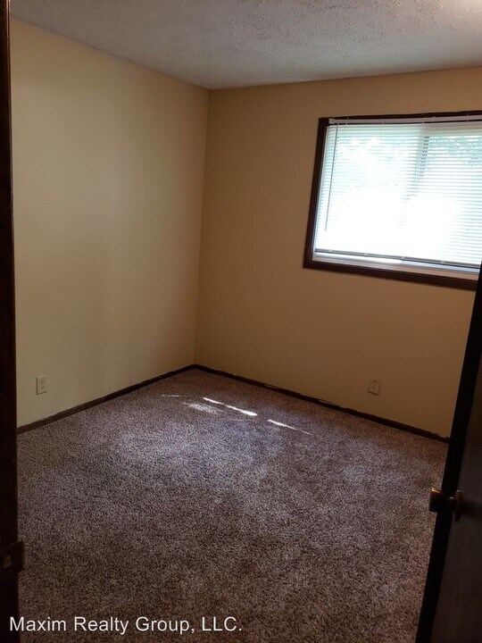 817 James Pkwy in Plattsmouth, NE - Building Photo
