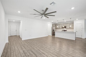 8815 Windlass Cv in Parrish, FL - Building Photo - Building Photo