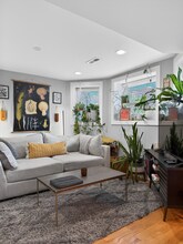 3534 W Wrightwood Ave, Unit G in Chicago, IL - Foto de edificio - Building Photo