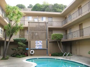 Catania Apartments in Belmont, CA - Foto de edificio - Building Photo