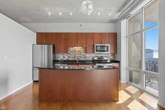 700 N Larrabee St, Unit 1715 in Chicago, IL - Foto de edificio - Building Photo