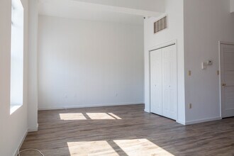 517 Communipaw Ave in Jersey City, NJ - Building Photo - Building Photo