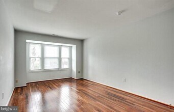7942 Mayfair Cir in Ellicott City, MD - Building Photo - Building Photo