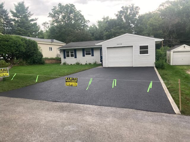 8406 Russell St in Cary, IL - Foto de edificio