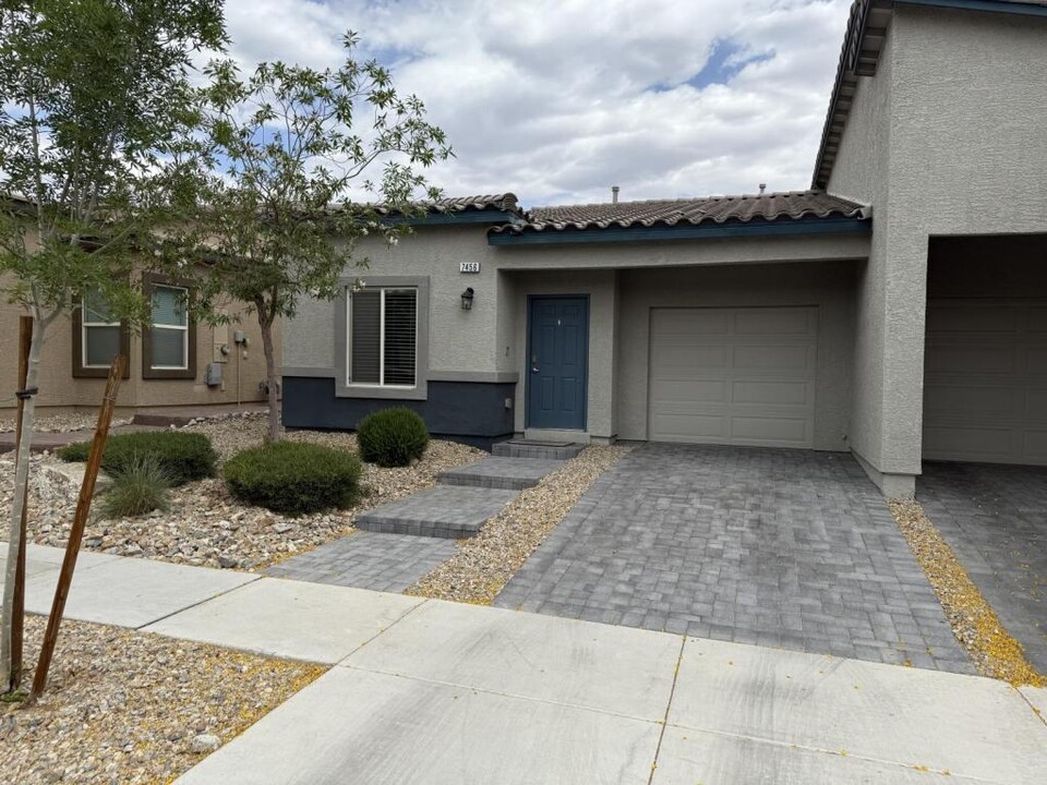 7456 Cooks Meadow St in North Las Vegas, NV - Building Photo