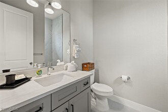 5240 Tower Dr in Cape Coral, FL - Foto de edificio - Building Photo