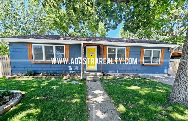 property at 227 S Walnut St