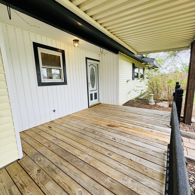 306 Landry Dr in Port Neches, TX - Building Photo - Building Photo
