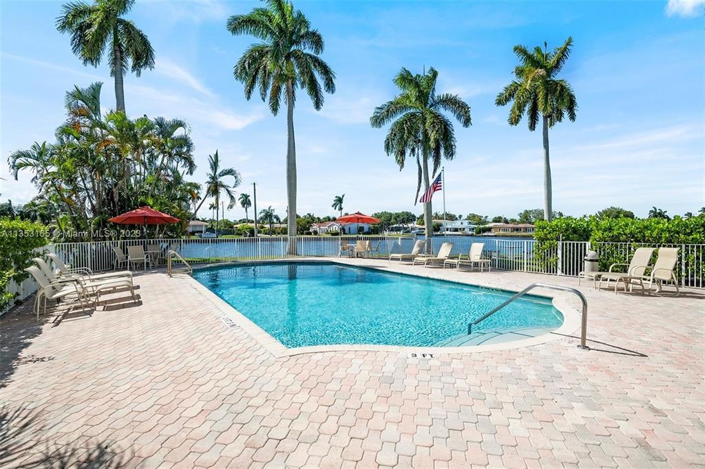 1881 Middle River Dr, Unit 402 in Fort Lauderdale, FL - Building Photo