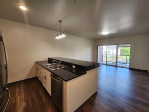 Apartments on Main in Sun Prairie, WI - Foto de edificio - Building Photo