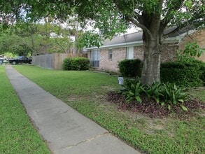 15834 Boulder Oaks Dr in Houston, TX - Building Photo - Building Photo