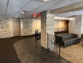 2500 Archbury Ln in Park Ridge, IL - Building Photo - Building Photo
