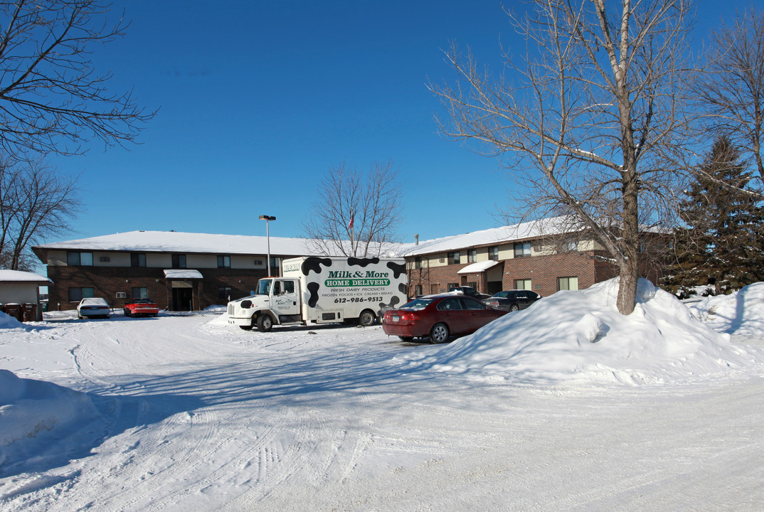 Hillcrest Apartments in Loretto, MN - Building Photo