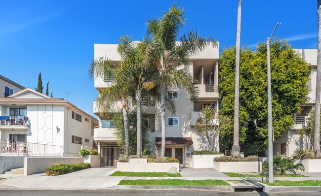 Alcott Apartments in Los Angeles, CA - Building Photo - Building Photo