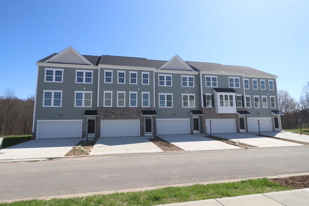 Stonebridge Townhomes in Bridgeport, WV - Foto de edificio
