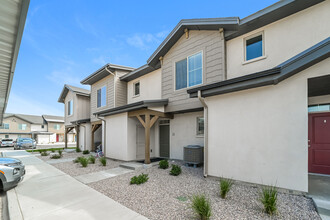 Summit Springs Townhomes in Jerome, ID - Foto de edificio - Building Photo