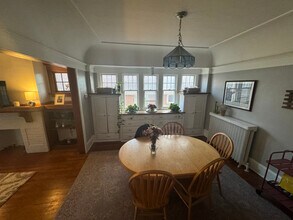 3615 N Maryland Ave in Shorewood, WI - Foto de edificio - Building Photo