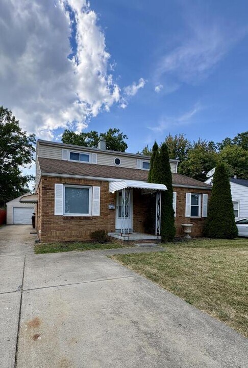 3930 Risher Ave in Youngstown, OH - Building Photo