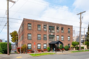 Sealth Vista Apartments in Seattle, WA - Building Photo