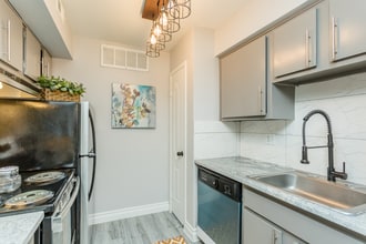 La Estancia Apartments in Houston, TX - Foto de edificio - Building Photo