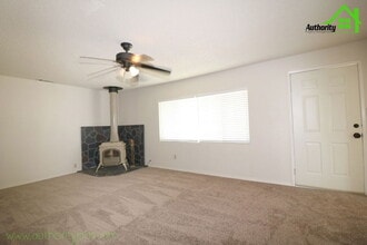 21627 7 Lakes Rd in Redding, CA - Building Photo - Building Photo