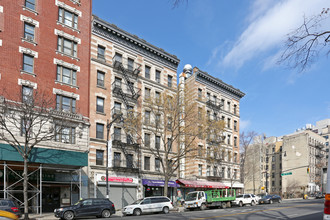 St John Court in New York, NY - Foto de edificio - Building Photo