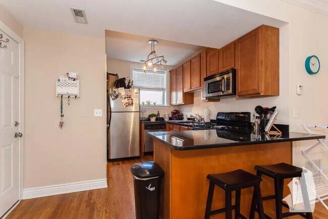 1516 W Waveland Ave, Unit 1 in Chicago, IL - Building Photo - Building Photo
