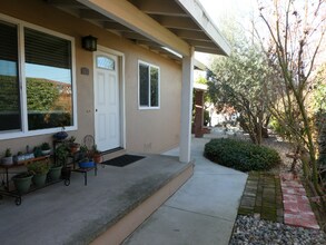 974 Rose Ave in Redwood City, CA - Building Photo - Building Photo