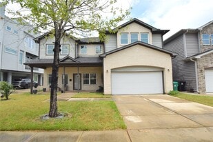 3241 Dixie Dr in Houston, TX - Building Photo