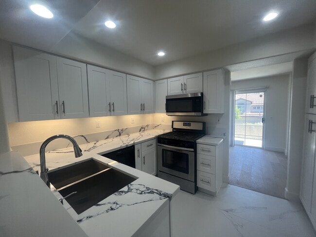 7911 E Horizon View Dr in Anaheim, CA - Building Photo - Building Photo