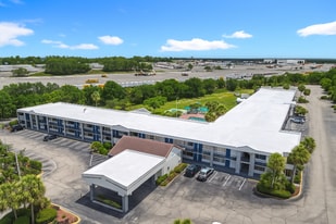 44199 US-27 in Davenport, FL - Building Photo