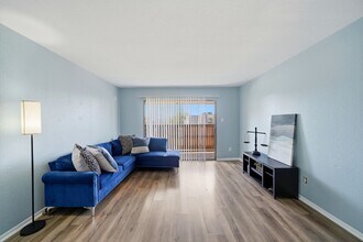 8523 Hearth Dr in Houston, TX - Foto de edificio - Building Photo