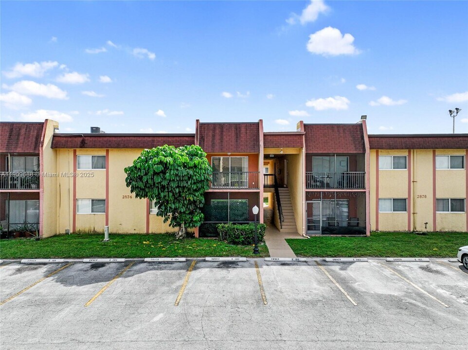 2874 NW 55th Ave in Lauderhill, FL - Building Photo