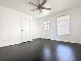 533 Center St, Unit A in West Columbia, SC - Building Photo
