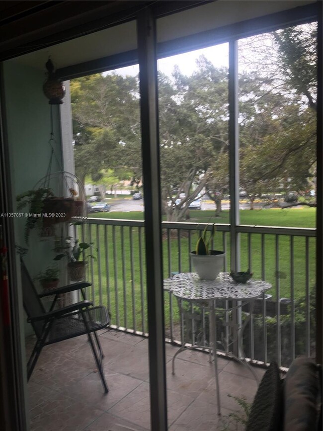 1401 SW 135th Terrace-Unit -209H in Pembroke Pines, FL - Foto de edificio - Building Photo