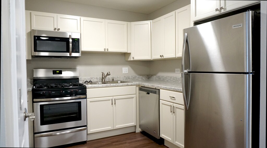 Waterfall Glen Apartments in Willowbrook, IL