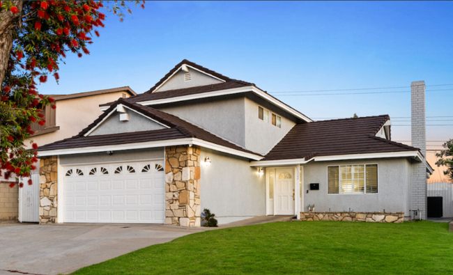 1332 E Elsmere Dr in Carson, CA - Foto de edificio - Building Photo