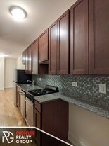 949 W Cornelia Ave, Unit Q Apartments