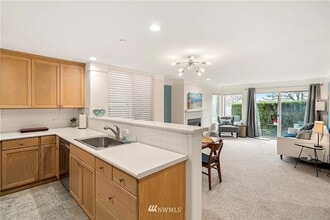 15330 Sunwood Blvd in Tukwila, WA - Building Photo - Building Photo