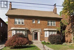 470 Oriole Pkwy in Toronto, ON - Building Photo