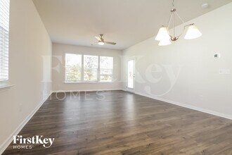 530 Hillpark Ln in Greer, SC - Foto de edificio - Building Photo