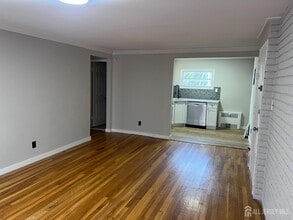 49 A Garfield Park in Edison, NJ - Building Photo - Building Photo
