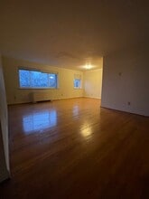 35 Burnside Ave, Unit B7 in East Hartford, CT - Building Photo - Building Photo