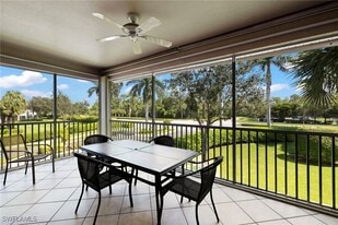 6840 Ascot Dr in Naples, FL - Building Photo