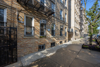 Holstein Court in New York, NY - Building Photo - Building Photo