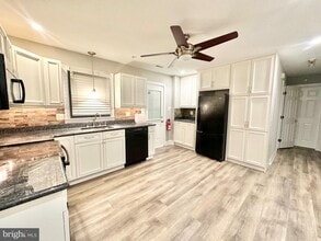 9 Beechwood Ave in Burlington, NJ - Building Photo - Building Photo