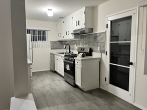 1579 E Ave Q-12 in Palmdale, CA - Building Photo - Building Photo