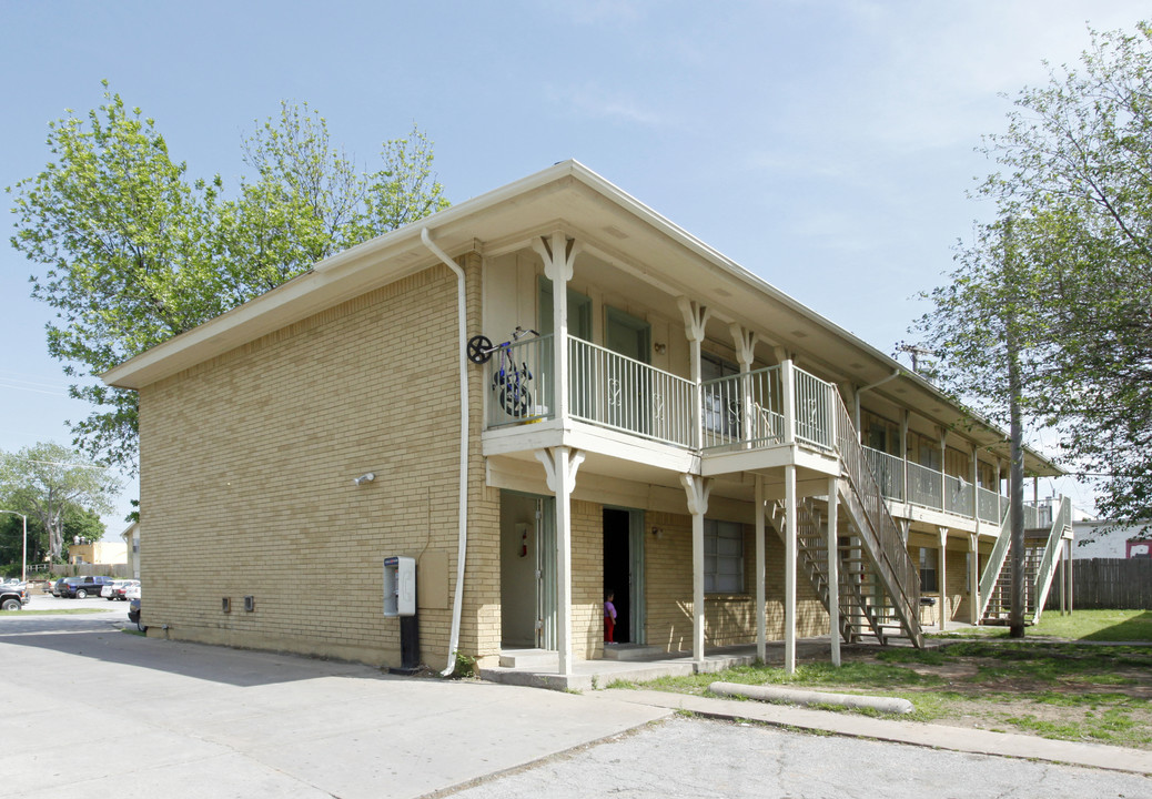 Monterey Apartments in Tulsa, OK - Building Photo